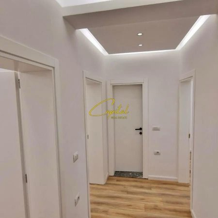 Tirane, jepet me qera zyre Kati 3, 120 m² 900 € (QENDER)