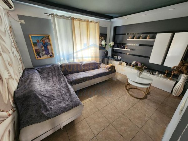 Tirane, shitet apartament 2+1+Ballkon Kati 5, 76 m² 159.600 € (Rruga e Kavajës)