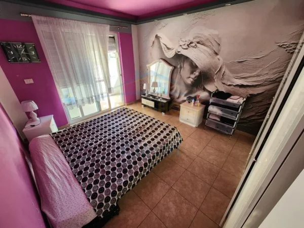 Tirane, shitet apartament 2+1+Ballkon Kati 5, 76 m² 159.600 € (Rruga e Kavajës)