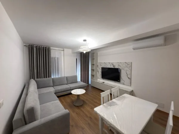 Tirane, jepet me qera apartament 1+1 Kati 2, 700 € (Kodra e Diellit 2)