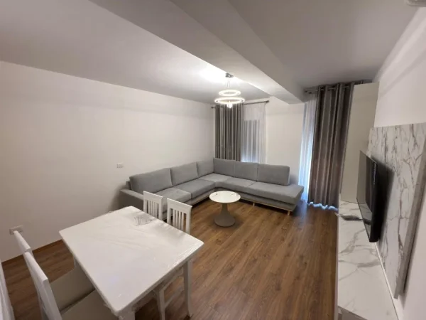 Tirane, jepet me qera apartament 1+1 Kati 2, 700 € (Kodra e Diellit 2)