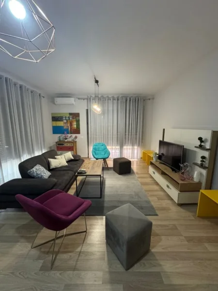 Tirane, jepet me qera 2+1 , 75 m² 1.000 € (Kompleksi Deliorgji)