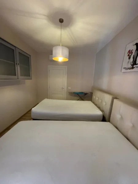 Tirane, jepet me qera 2+1 , 75 m² 1.000 € (Kompleksi Deliorgji)