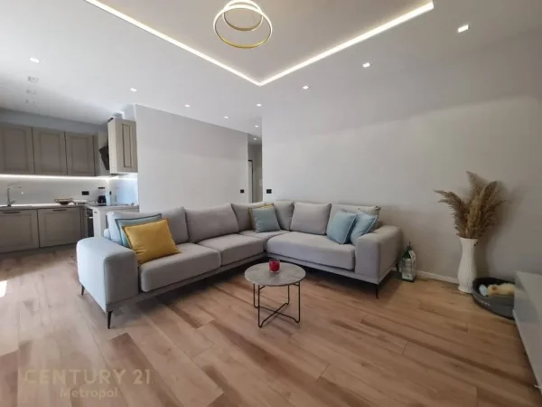 Tirane, shes apartament 1+1+Ballkon Kati 2, 84 m² 245.000 € 