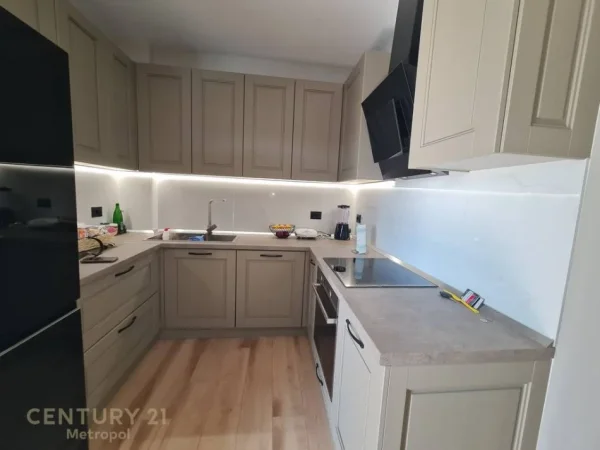 Tirane, shes apartament 1+1+Ballkon Kati 2, 84 m² 245.000 € 
