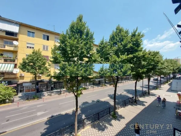Tirane, jepet me qera ambjent biznesi Kati 1, 85 m² 1.500 € (RRUGEN E DURRESIT)