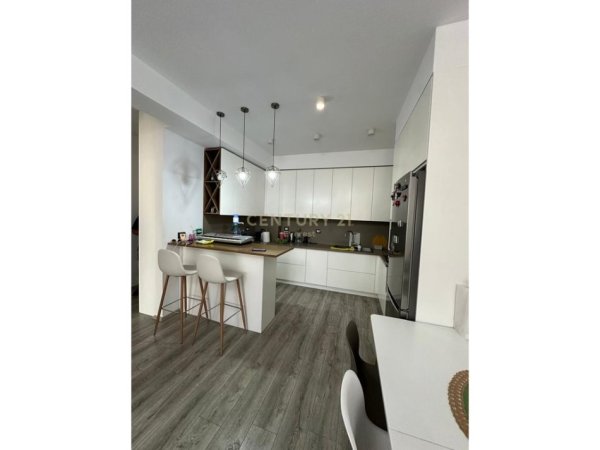 Tirane, shitet apartament 2+1 Kati 2, 115 m² 220.000 € (zonen e Brrylit, perballe Maternitetit te Ri.)