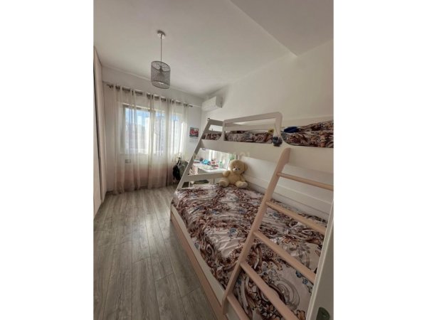 Tirane, shitet apartament 2+1 Kati 2, 115 m² 220.000 € (zonen e Brrylit, perballe Maternitetit te Ri.)