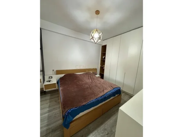 Tirane, shitet apartament 2+1 Kati 2, 115 m² 220.000 € (zonen e Brrylit, perballe Maternitetit te Ri.)
