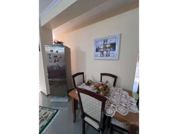 Tirane, jepet me qera apartament 2+1 Kati 7, 85 m² 620 € (TEK BRYLI)