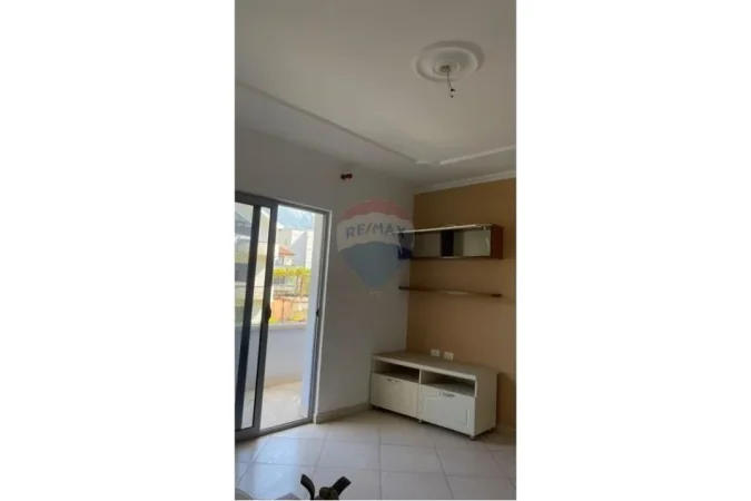 Tirane, jepet me qera apartament 3+1 Kati 2, 120 m² 450 € (Porcelan,Tirane)