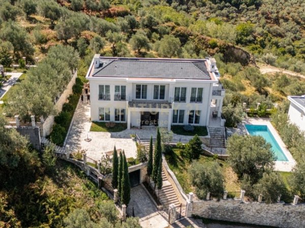 Tirane, jepet me qera Vile 3 Katshe Kati 0, 774 m² 4.500 € (LIQENI I THATE)