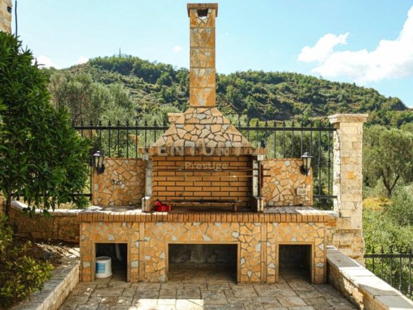 Tirane, jepet me qera Vile 3 Katshe Kati 0, 774 m² 4.500 € (LIQENI I THATE)