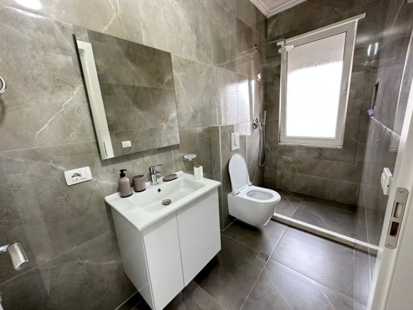 Tirane, jepet me qera apartament 2+1 Kati 5, 800 €