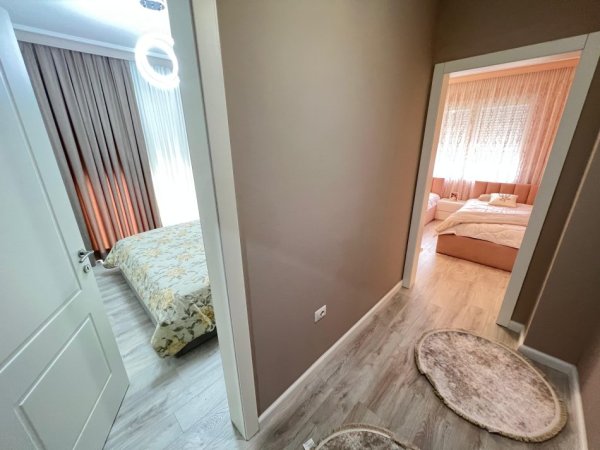 Tirane, jepet me qera apartament 2+1 Kati 5, 800 €