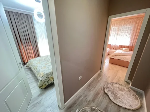 Tirane, jepet me qera apartament 2+1 Kati 5, 800 €