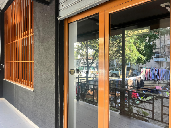 Tirane, jepet me qera ambjent biznesi Kati 0, 65 m² 700 € (Shkolla e Baletit)