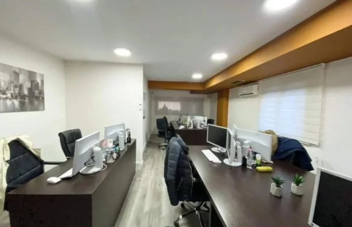 Tirane, jepet me qera zyre Kati 2, 194 m² 3.500 € 