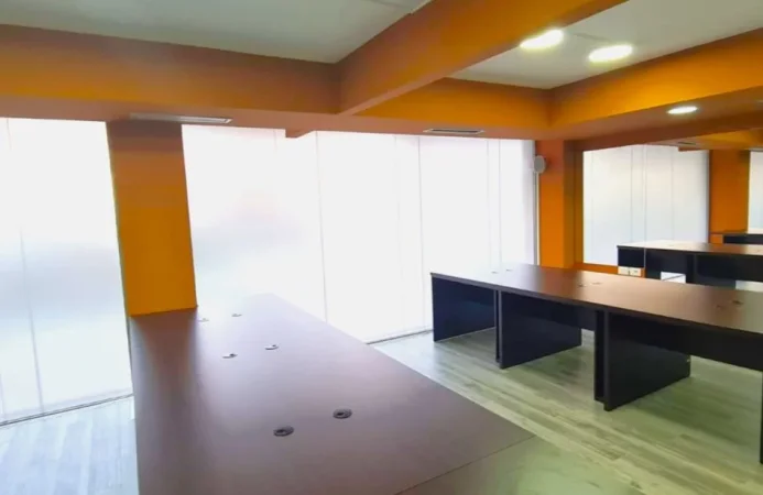 Tirane, jepet me qera zyre Kati 2, 194 m² 3.500 € 