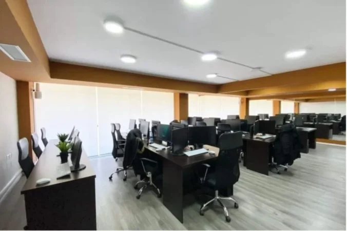 Tirane, jepet me qera zyre Kati 2, 194 m² 3.500 € 