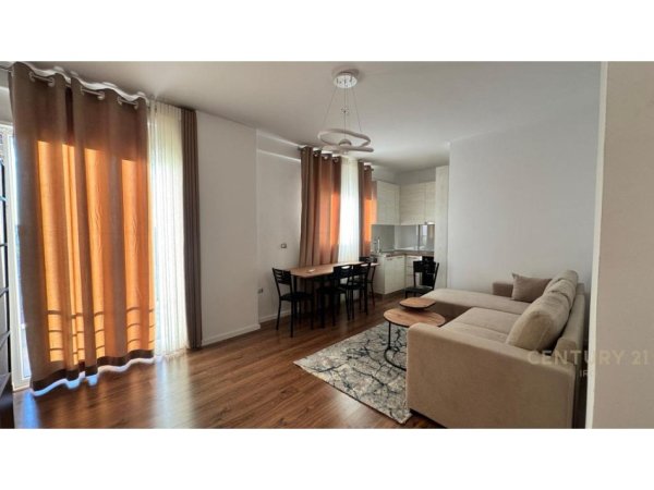 Tirane, jepet me qera apartament 2+1 Kati 3, 86 m² 600 € (Selite)
