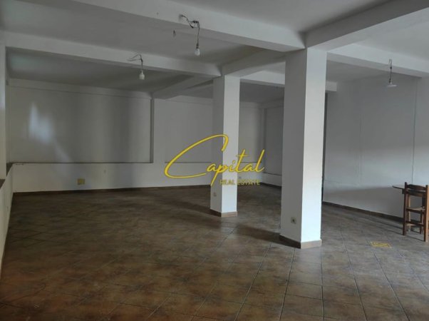 Tirane, jepet me qera ambjent biznesi Kati 0, 100 m² 500 € (OXHAKU)