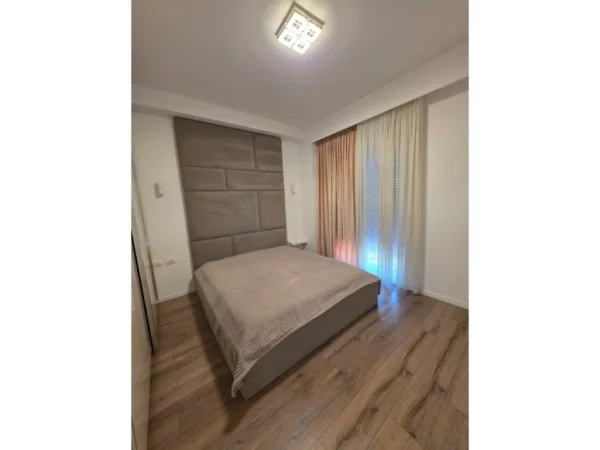 Tirane, jepet me qera apartament 2+1+Ballkon Kati 6, 90 m² 900 € (Quartum Residence)