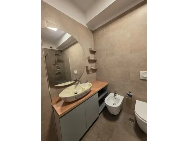 Tirane, jepet me qera apartament 2+1+Ballkon Kati 6, 90 m² 900 € (Quartum Residence)
