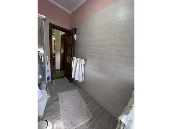 Tirane, jepet me qera apartament 2+1 Kati 7, 85 m² 620 € (ne zonen e Brylit)