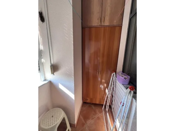 Tirane, jepet me qera apartament 2+1 Kati 7, 85 m² 620 € (ne zonen e Brylit)