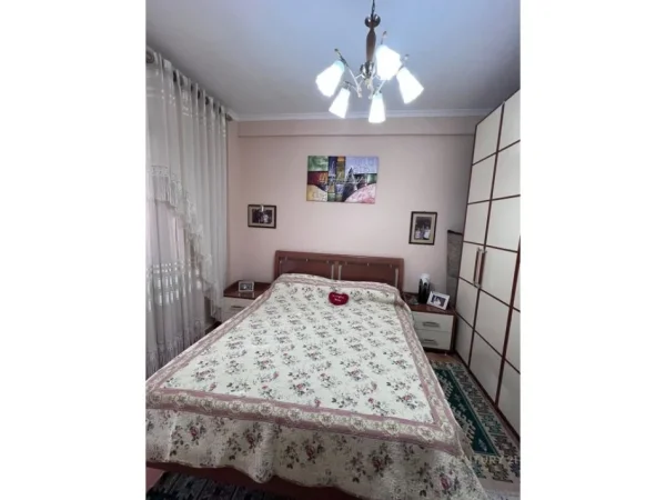 Tirane, jepet me qera apartament 2+1 Kati 7, 85 m² 620 € (ne zonen e Brylit)