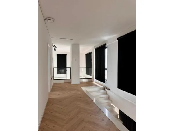 Tirane, jepet me qera zyre Kati 6, 360 m² 3.000 € (BULEVARDI I RI)