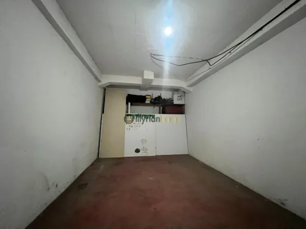 Tirane, jepet me qera ambjent biznesi Kati -1, 35 m² 100 € (Vila L)