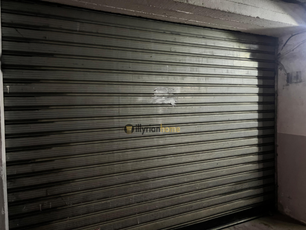 Tirane, jepet me qera ambjent biznesi Kati -1, 35 m² 100 € (Vila L)