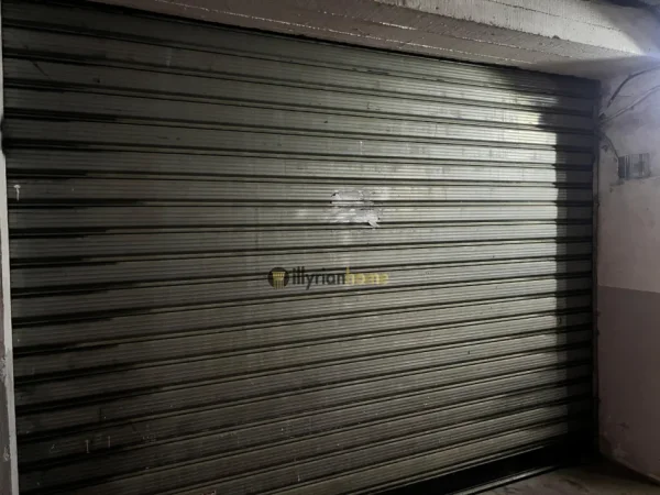 Tirane, jepet me qera ambjent biznesi Kati -1, 35 m² 100 € (Vila L)