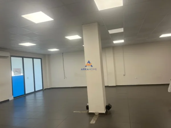 Tirane, jepet me qera ambjent biznesi Kati 0, 200 m² 2.000 € (TEK KOPSHTI ZOOLOGJIK)