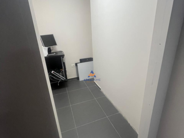 Tirane, jepet me qera ambjent biznesi Kati 0, 200 m² 2.000 € (TEK KOPSHTI ZOOLOGJIK)
