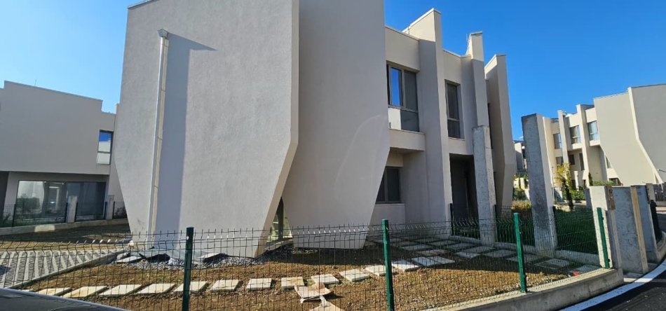 Tirane, shes apartament 1+1 Kati 1, 70 m²