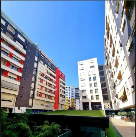 Tirane, shes apartament 1+1 Kati 1, 70 m²
