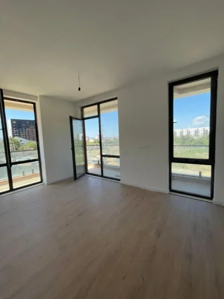 Tirane, shes apartament 1+1 Kati 1, 70 m²