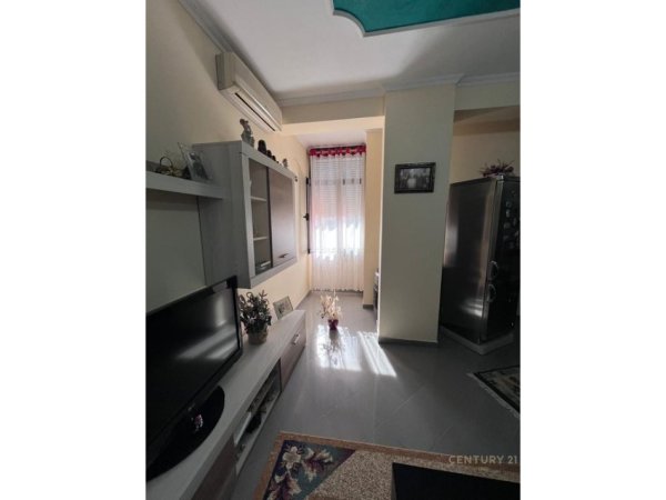 Tirane, jepet me qera apartament 2+1+Ballkon Kati 7, 85 m² 620 € (Brryli)