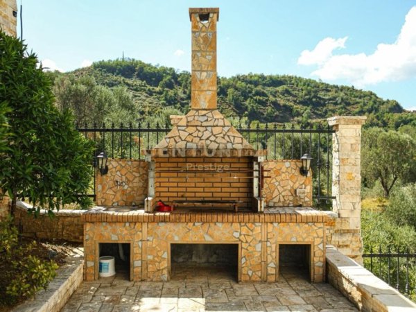 Tirane, jepet me qera apartament 5+1 , 774 m² 4.500 € 
