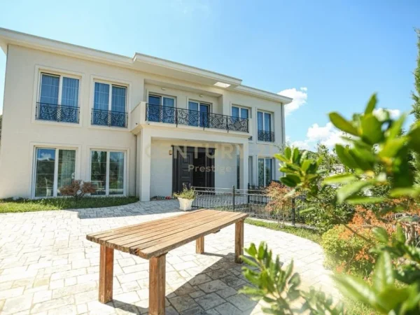 Tirane, jepet me qera apartament 5+1 , 774 m² 4.250 €