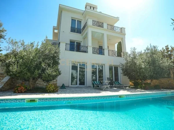 Tirane, jepet me qera apartament 5+1 , 774 m² 4.250 €