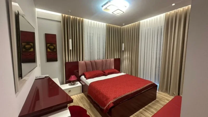 Tirane, jepet me qera apartament 2+1+Ballkon Kati 6, 750 m² 750 € (Xhamlliku)