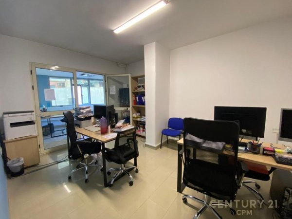 Tirane, jepet me qera zyre Kati 3, 306 m² 3.000 € (Qender)