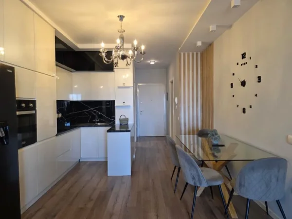 Tirane, jepet me qera apartament 2+1 Kati 6, 89 m² 900 € 