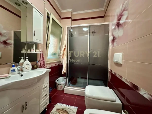 Tirane, shitet apartament 3+1 Kati 3, 123 m² 265.000 € (Rruga Eduard Mano, Kopshti Zoologjik)