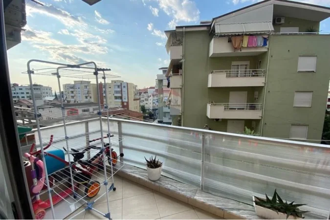 Tirane, shitet apartament 1+1 Kati 1, 50 m² 97.000 € (Rruga Sotir Caci)