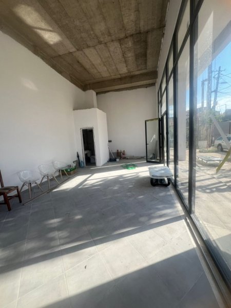 Tirane, jepet me qera dyqan Kati 0, 50 m² 800 € (Pazari i Ri)